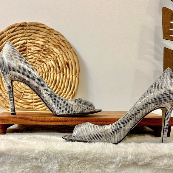 Enzo Angiolini Eamerryann Silver/Gold Peep Toe Size 7.5 - Picture 3 of 13